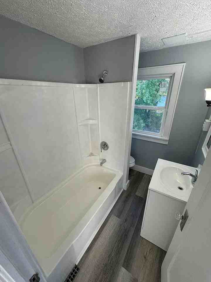 2104 17th St Ne - Photo 6 of 10