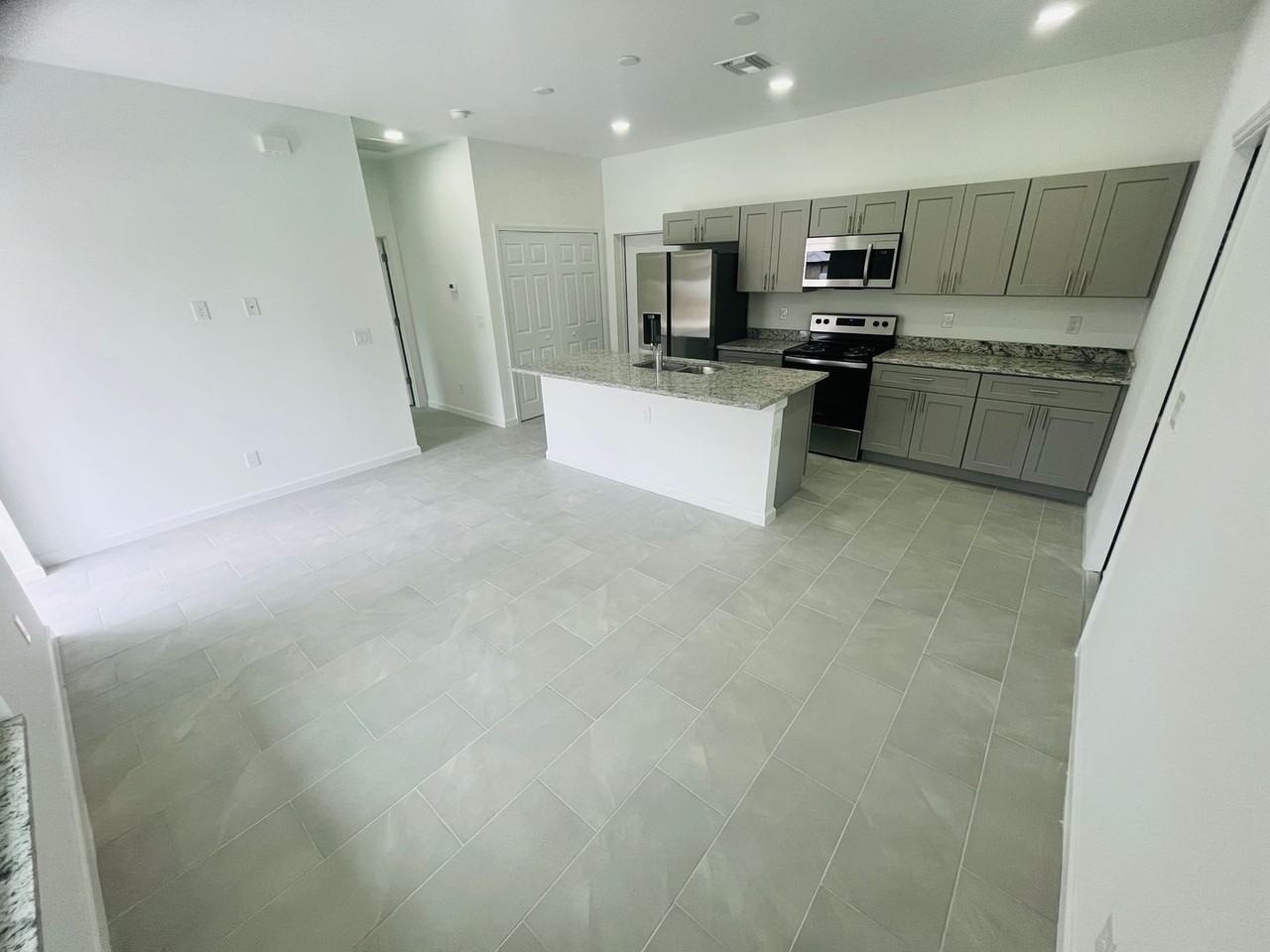 3405 49th St W - Photo 5 of 13