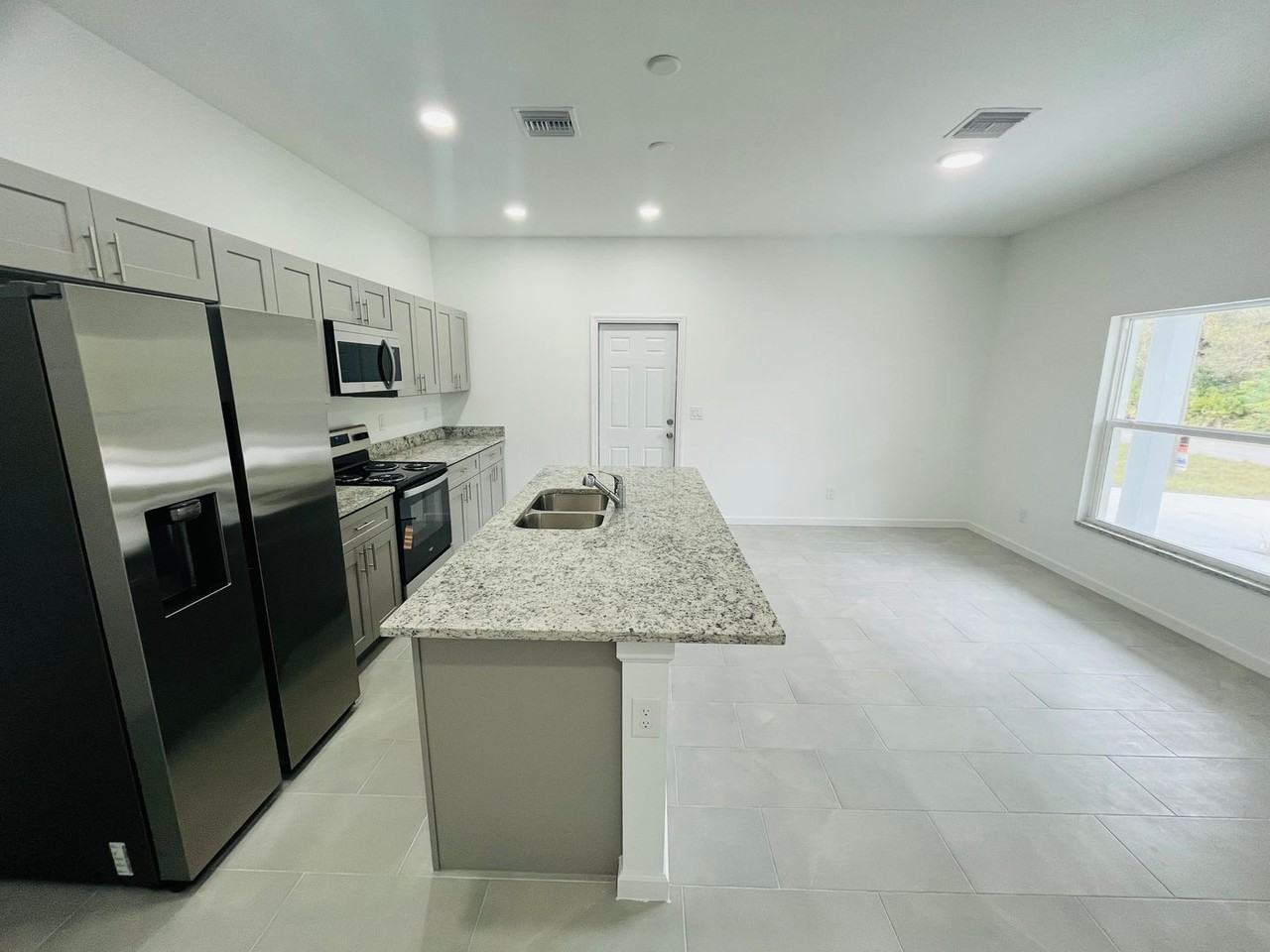 3405 49th St W - Photo 6 of 13