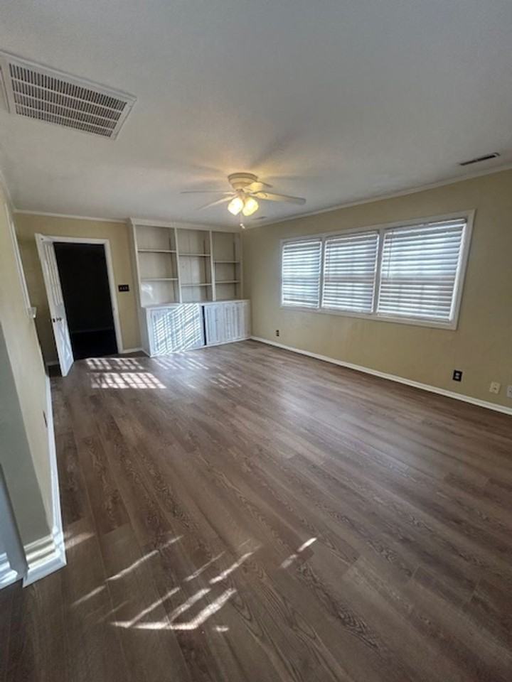 203 W 30th St - Photo 2 of 14