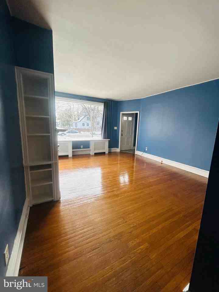 6561 Maple Ave - Photo 3 of 25