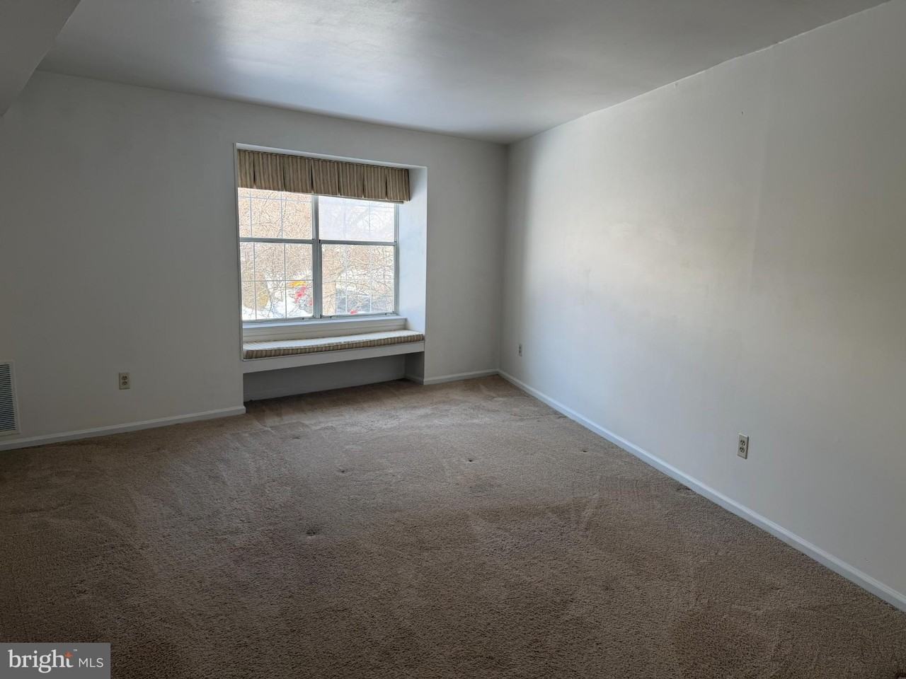 1714 Steamboat Sta - Photo 7 of 10