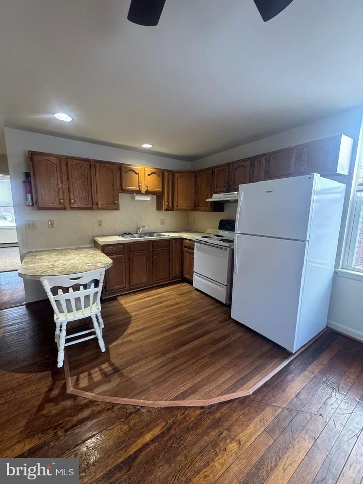 11 Michigan Ave Apt B #B - Photo 3 of 7