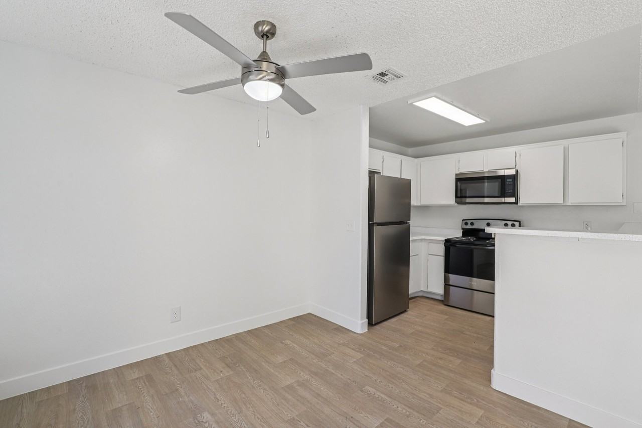 Desert Vistas Apartments - Photo 7 of 29