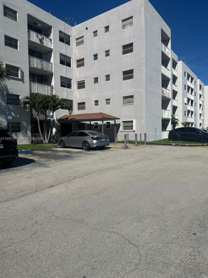 8145 Nw 7th St ##307 - Photo 2 of 32