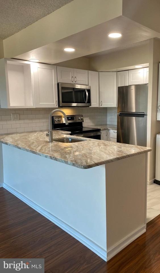 20010 Lombard St Unit 633 #633 - Photo 5 of 39