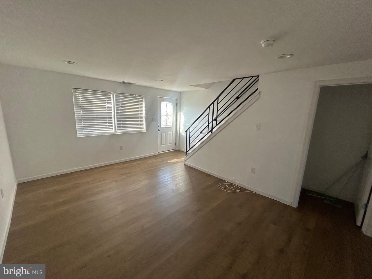 4655 Benson St - Photo 7 of 27