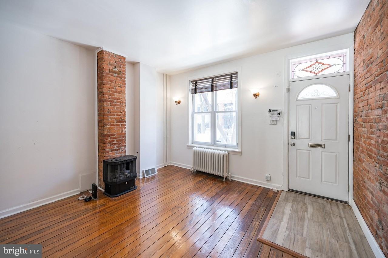 835 N Newkirk St - Photo 4 of 24