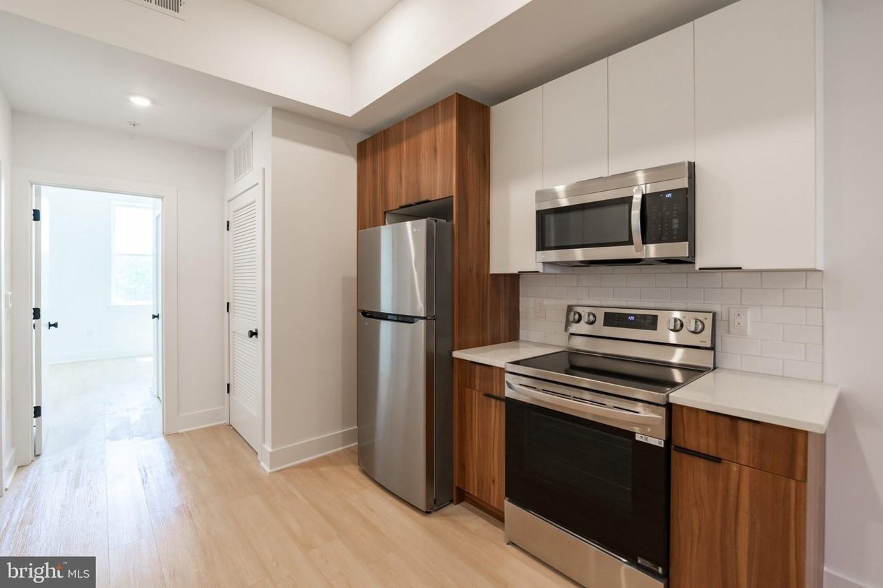 4408 Lancaster Ave Unit 401 #401 - Photo 6 of 34