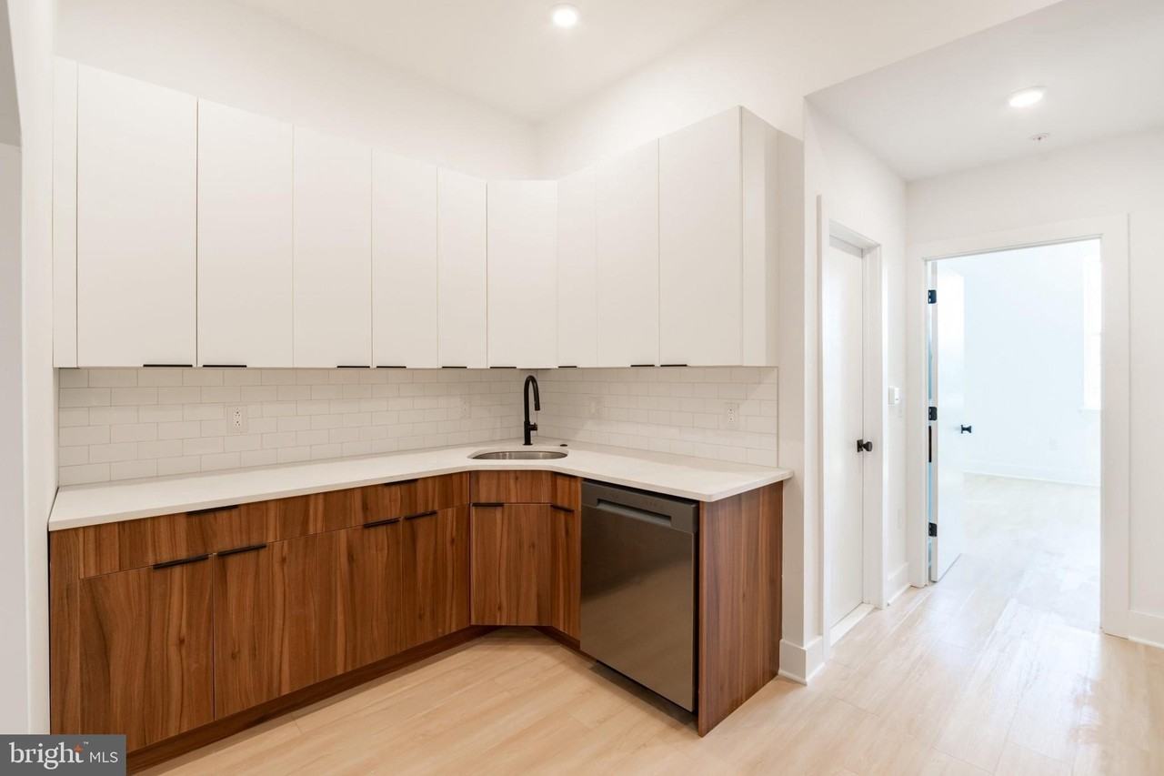 4408 Lancaster Ave Unit 401 #401 - Photo 7 of 34