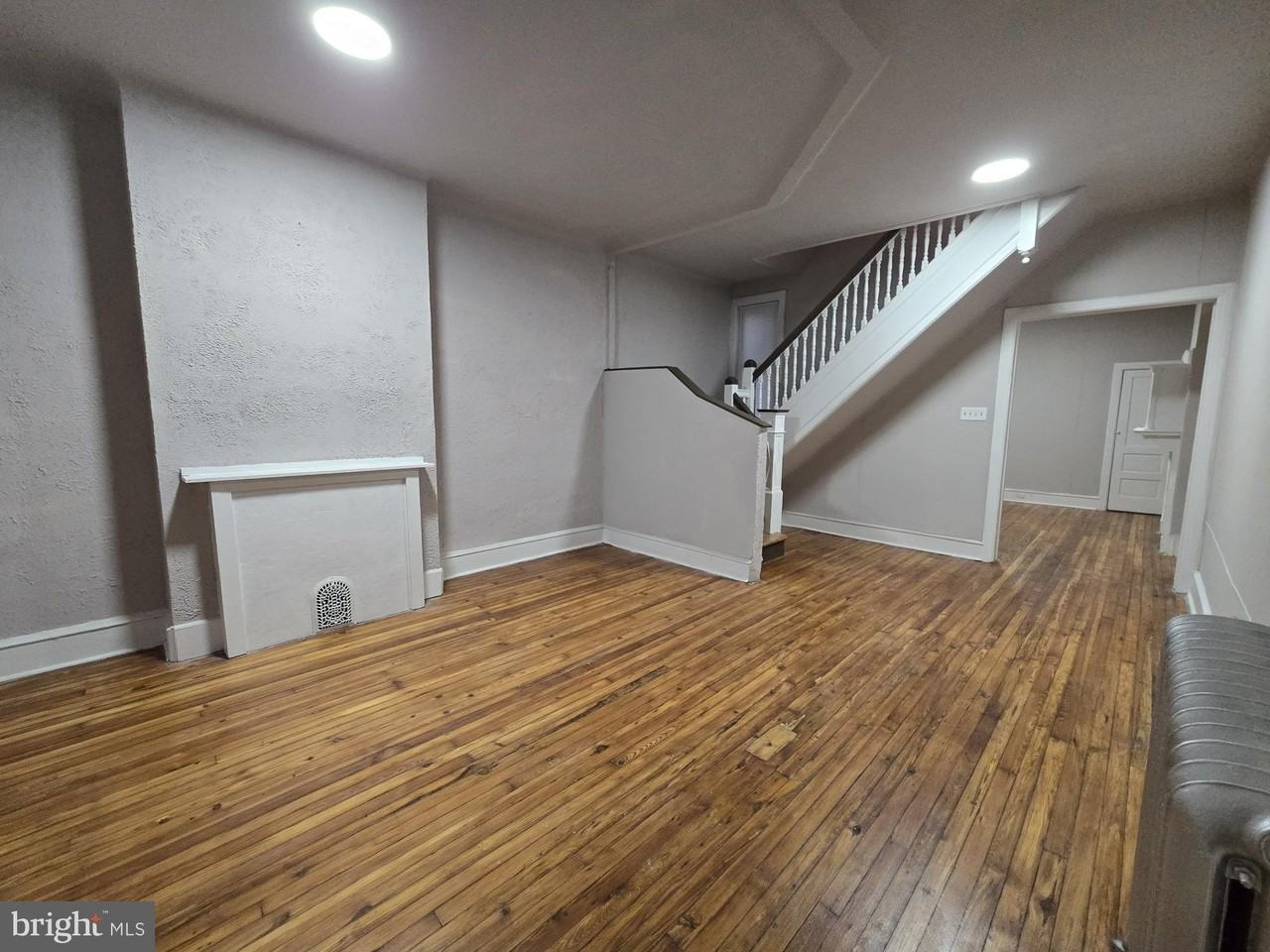 2536 W Cumberland St - Photo 4 of 31