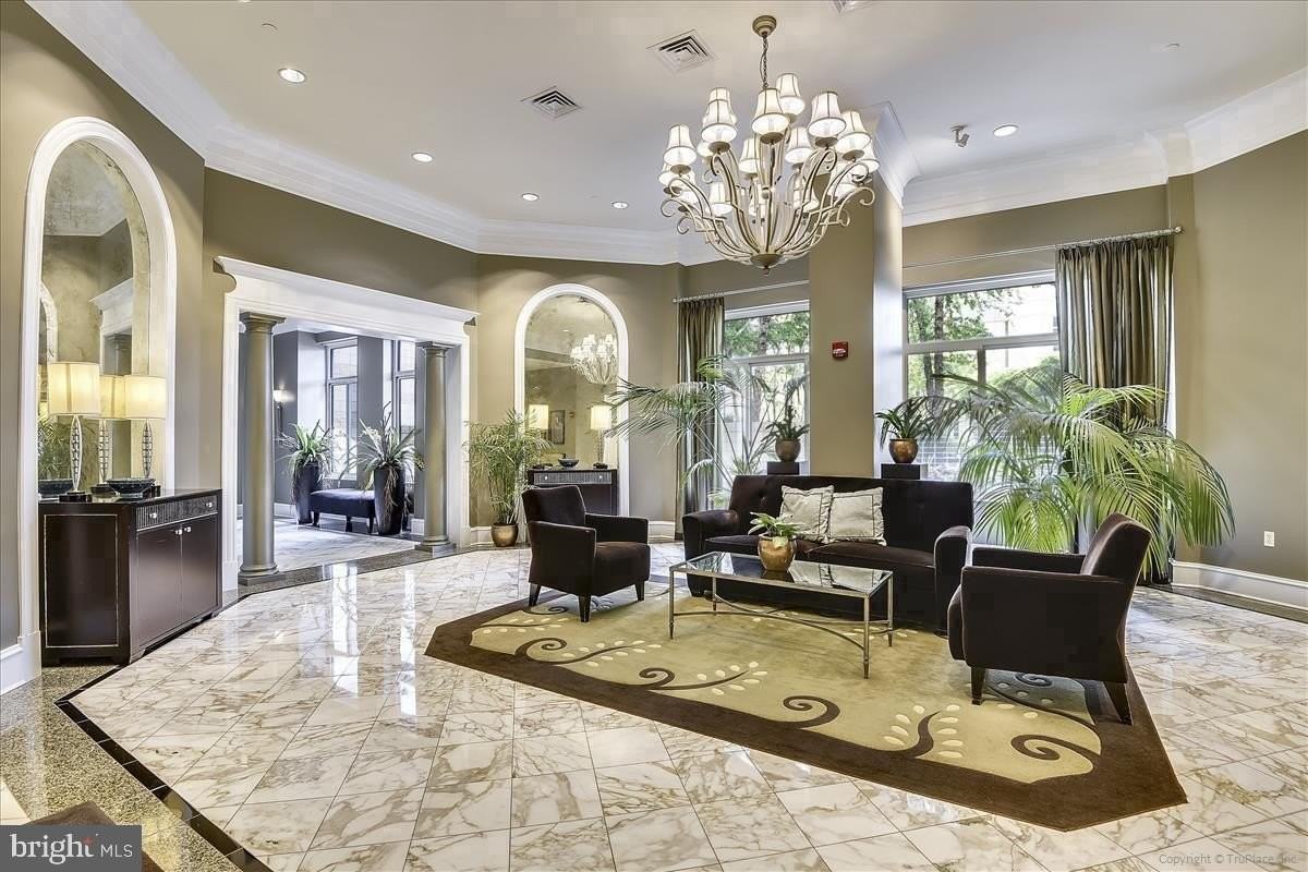 851 N Glebe Rd Apt 1113 #1113 - Photo 3 of 30