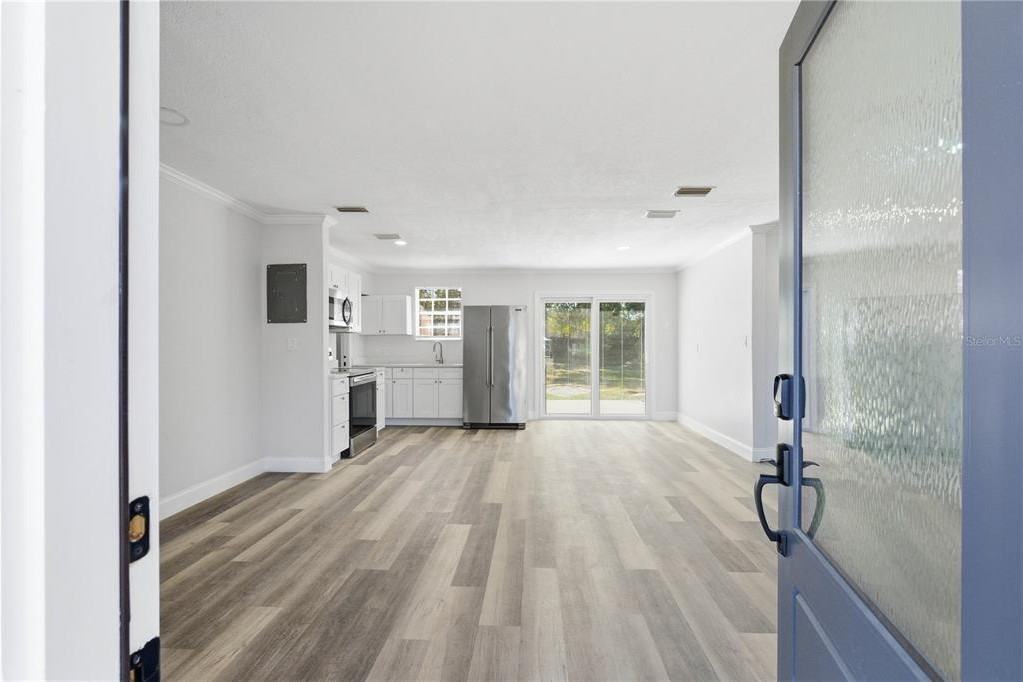 8902 W Norfolk St - Photo 2 of 31