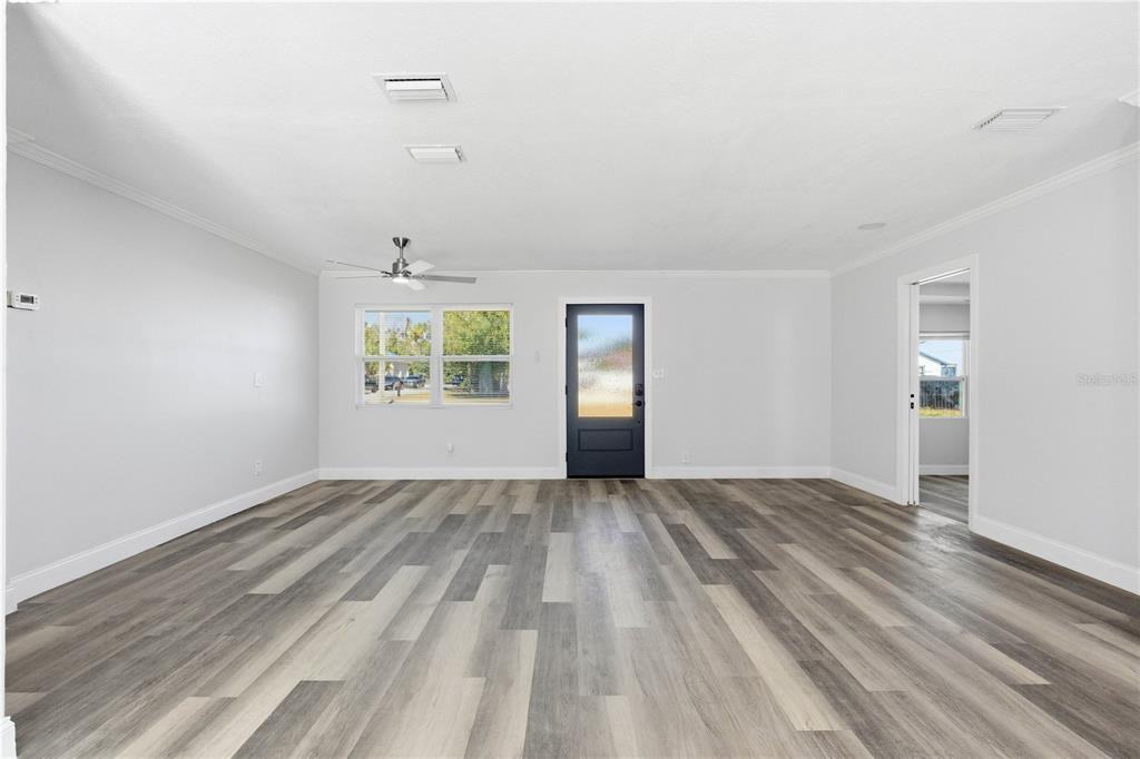 8902 W Norfolk St - Photo 3 of 31