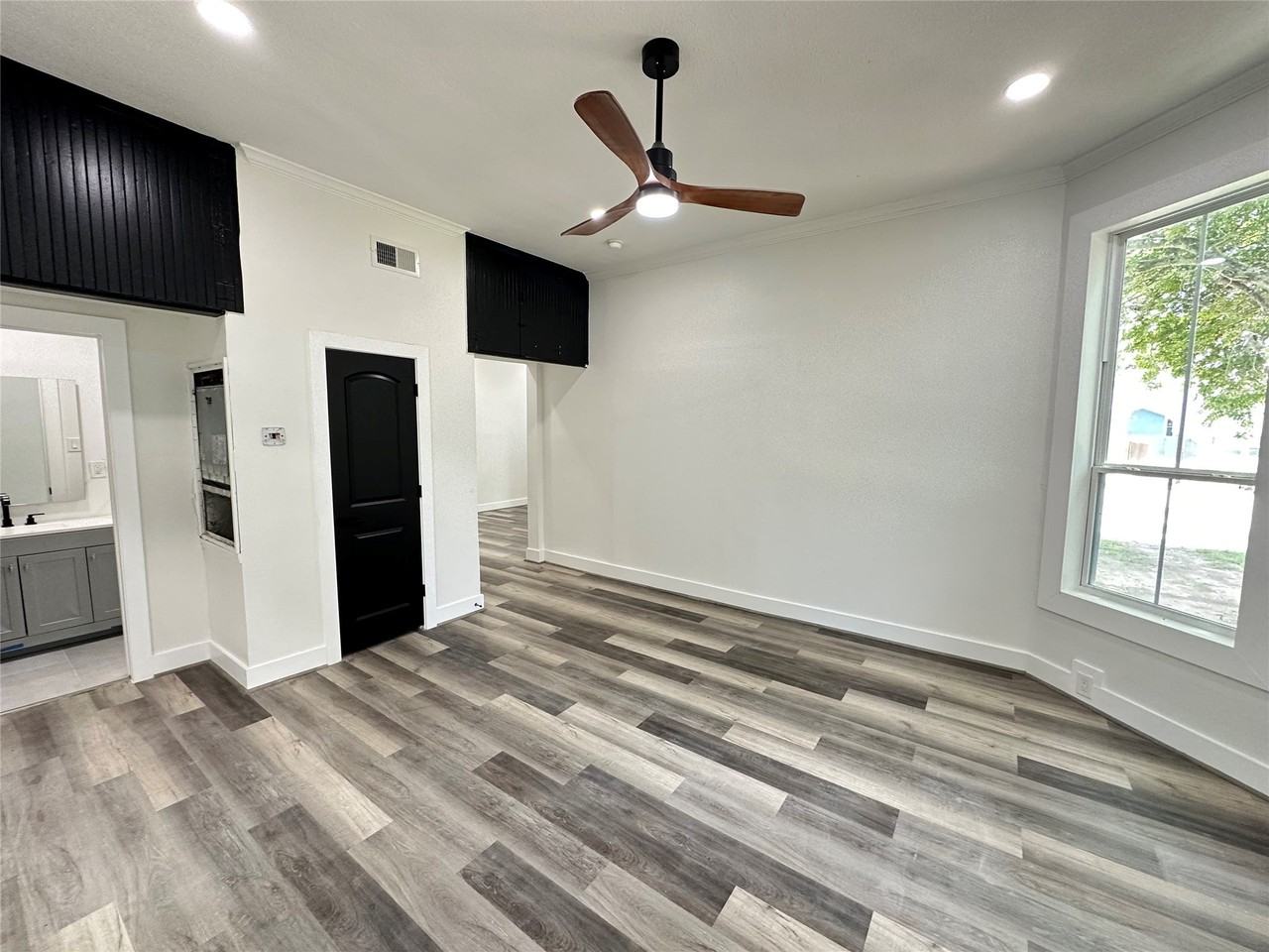 2001 29th St - Photo 5 of 13