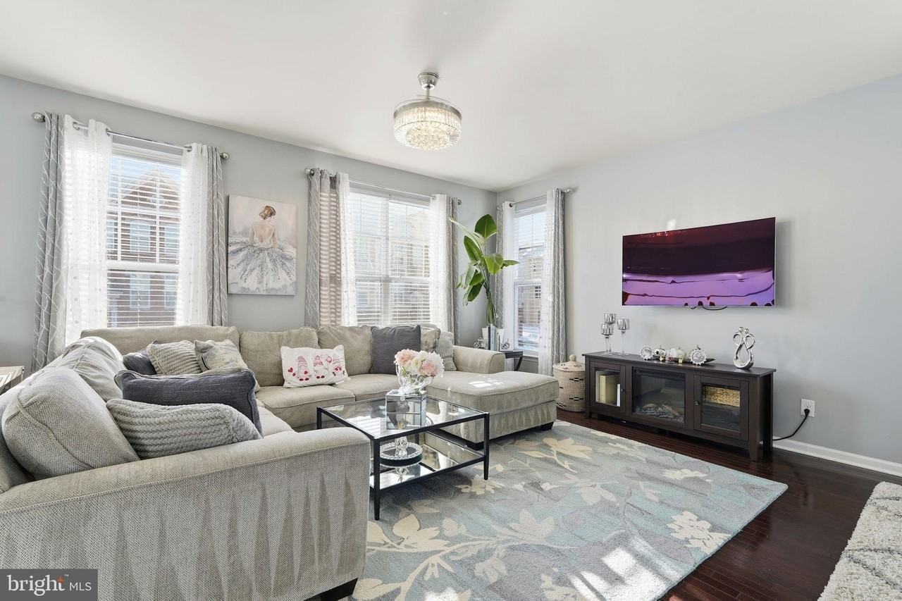 9052 Isabel Ln - Photo 6 of 37