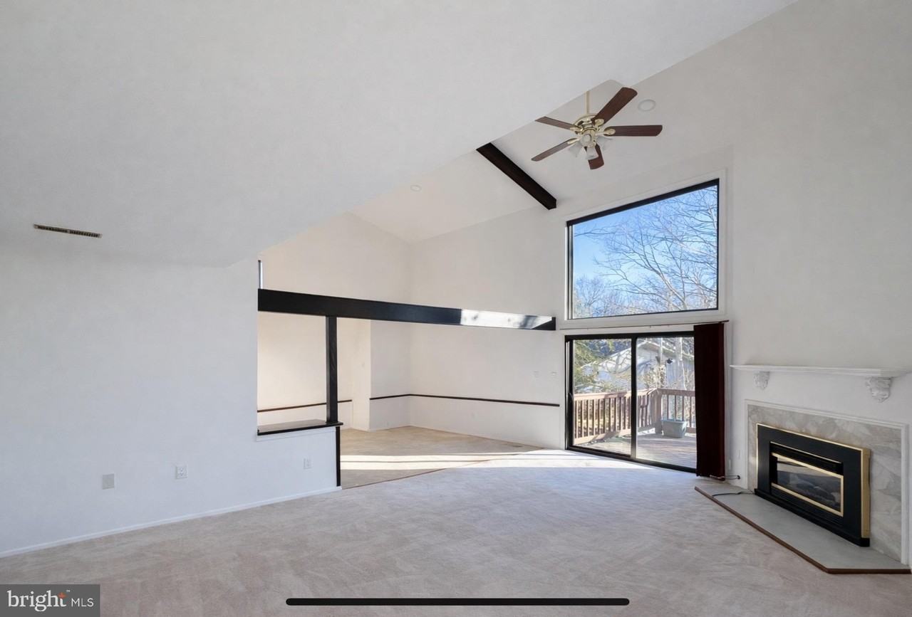 12326 Mulberry Ct - Photo 4 of 15