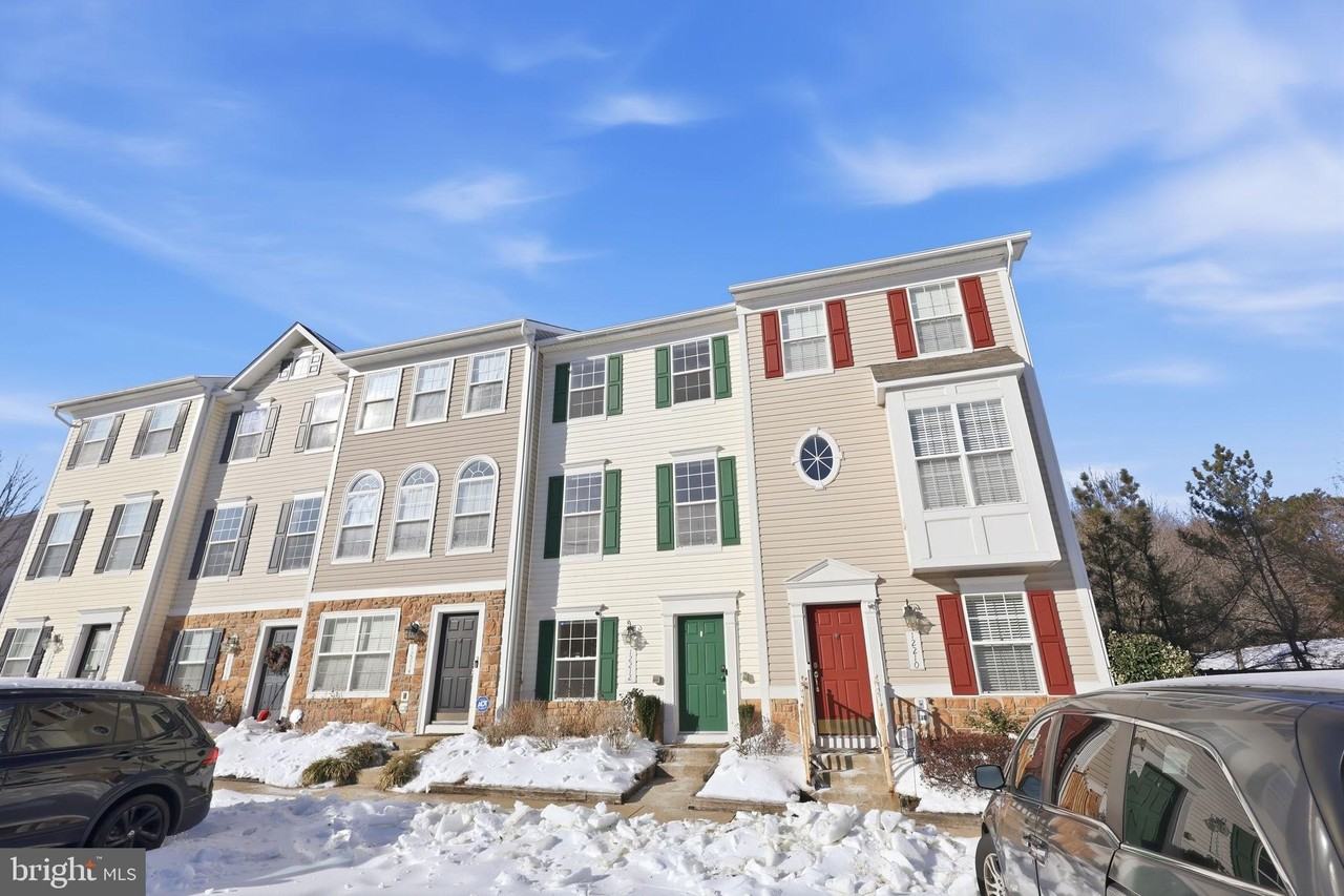 12212 Densmore Ct - Photo 2 of 37