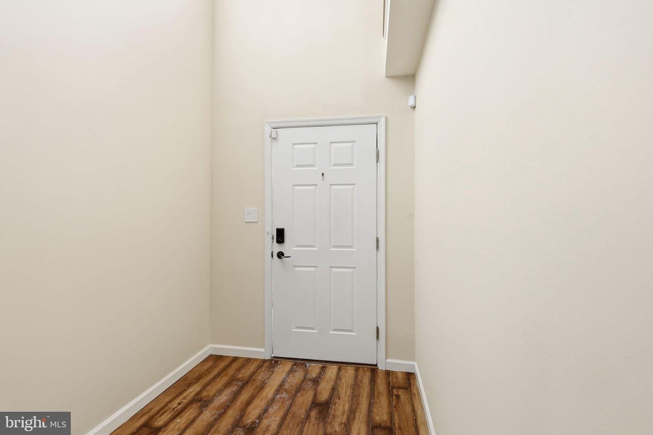 12212 Densmore Ct - Photo 4 of 37