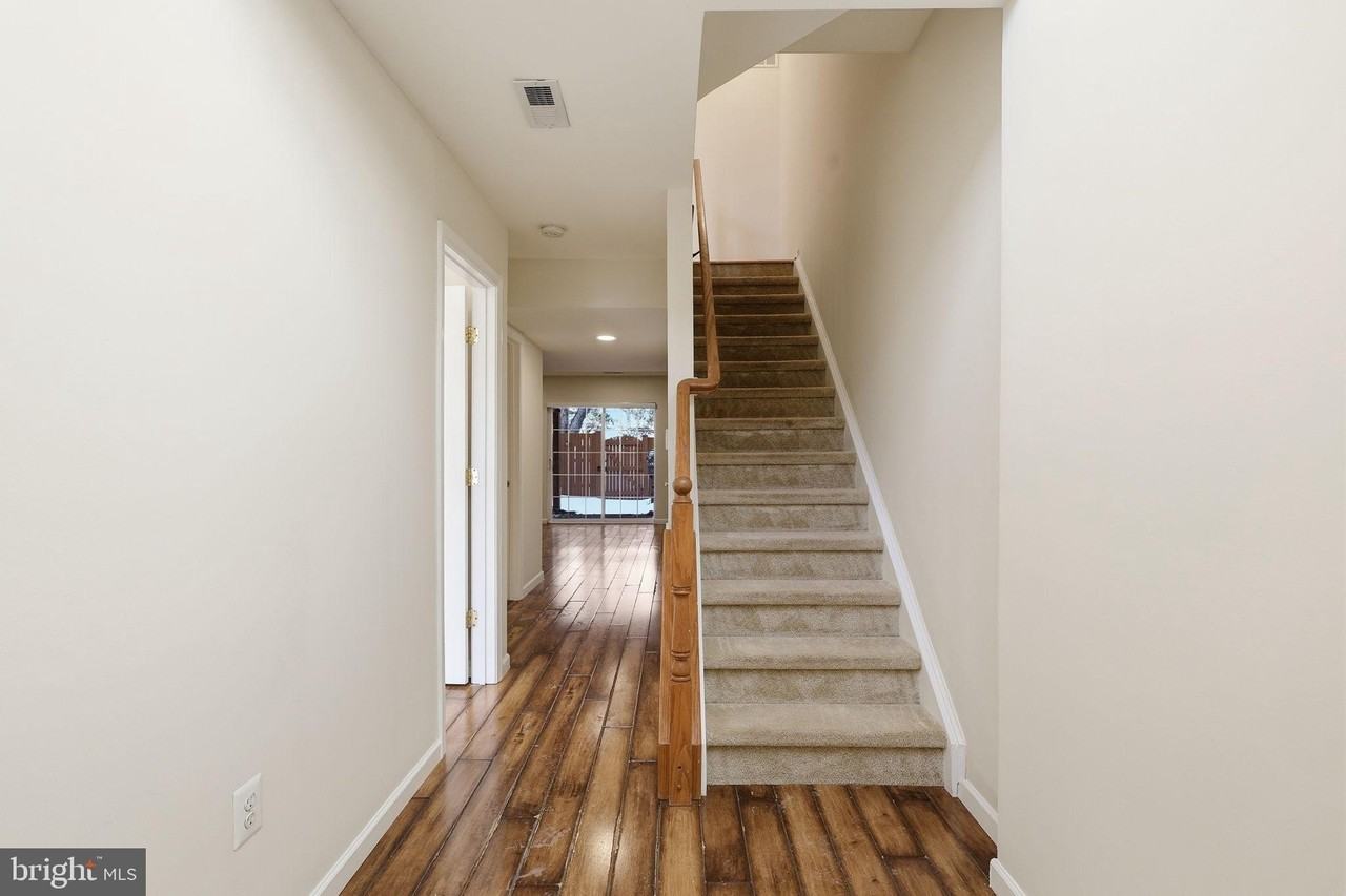 12212 Densmore Ct - Photo 5 of 37