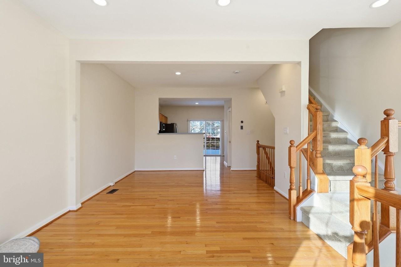 12212 Densmore Ct - Photo 7 of 37