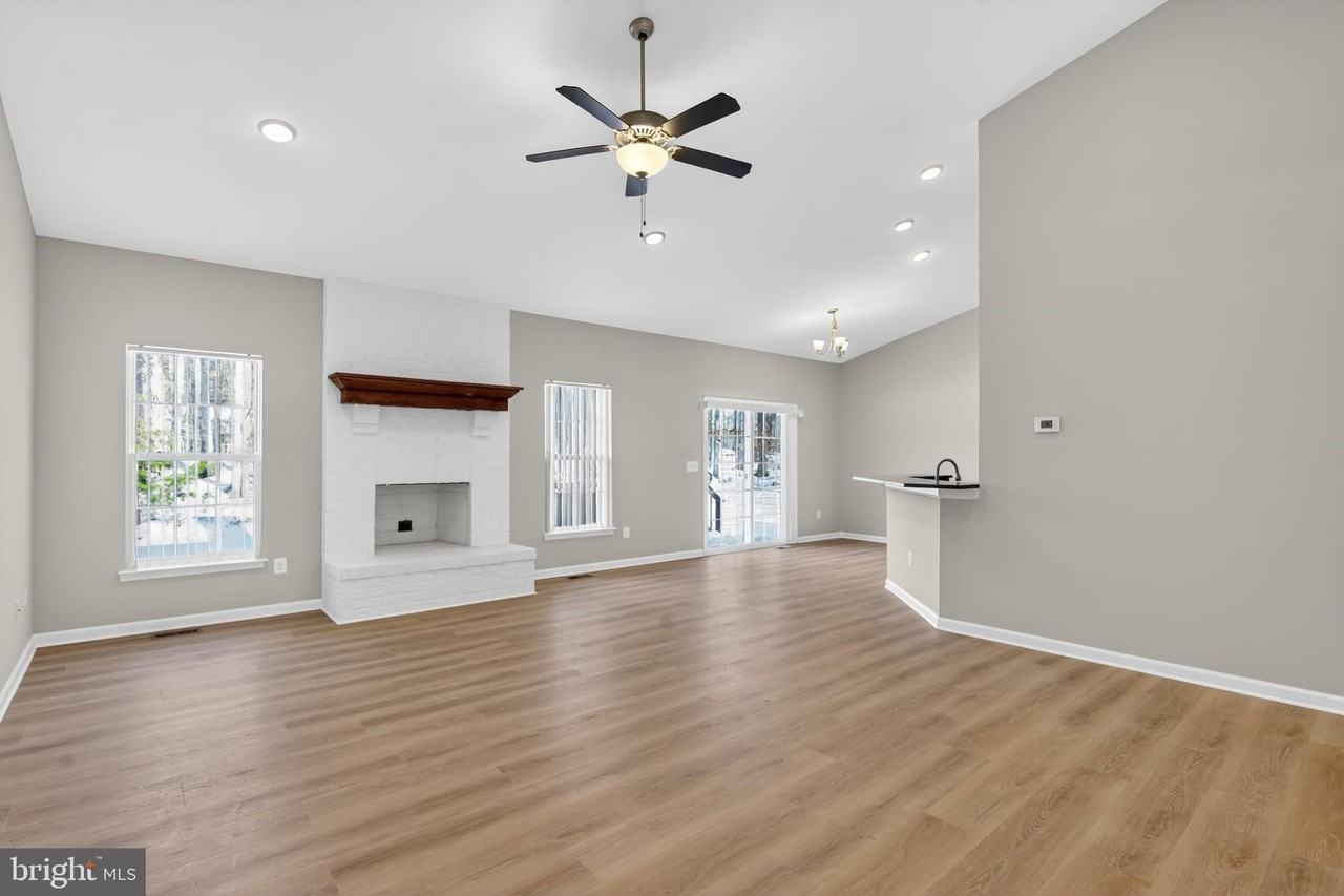 3130 Travis Ln - Photo 5 of 29