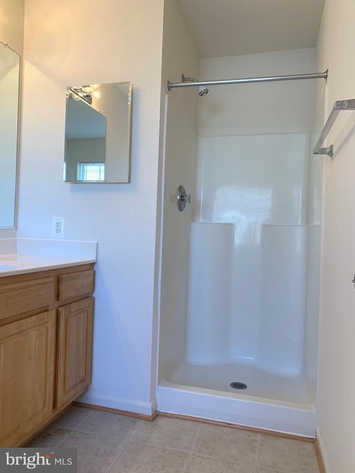 211 Merrill Ct - Photo 7 of 12