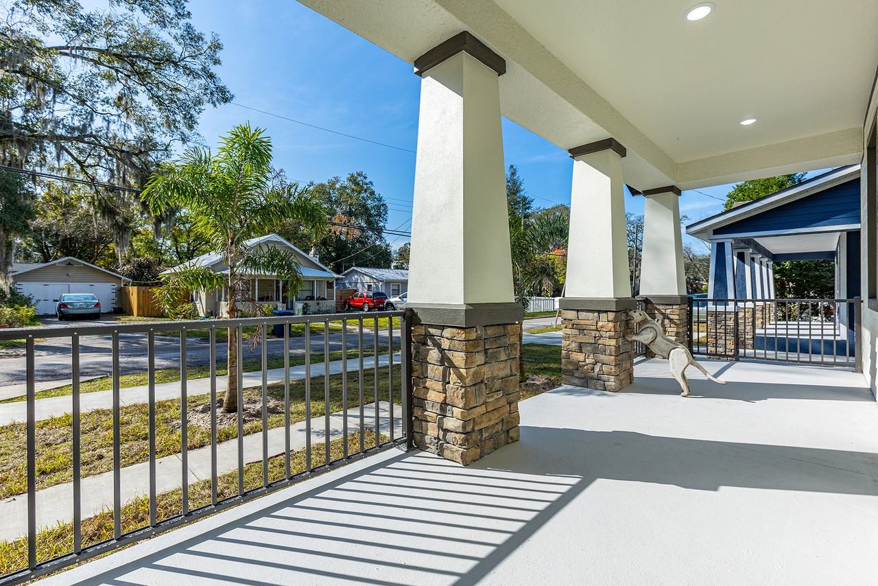 113 W Elm St - Photo 3 of 24