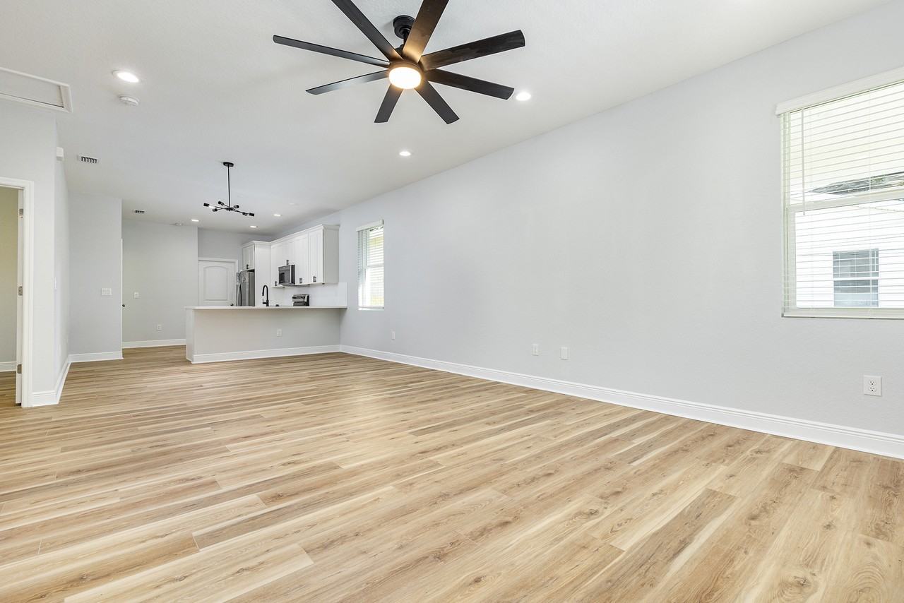 113 W Elm St - Photo 5 of 24