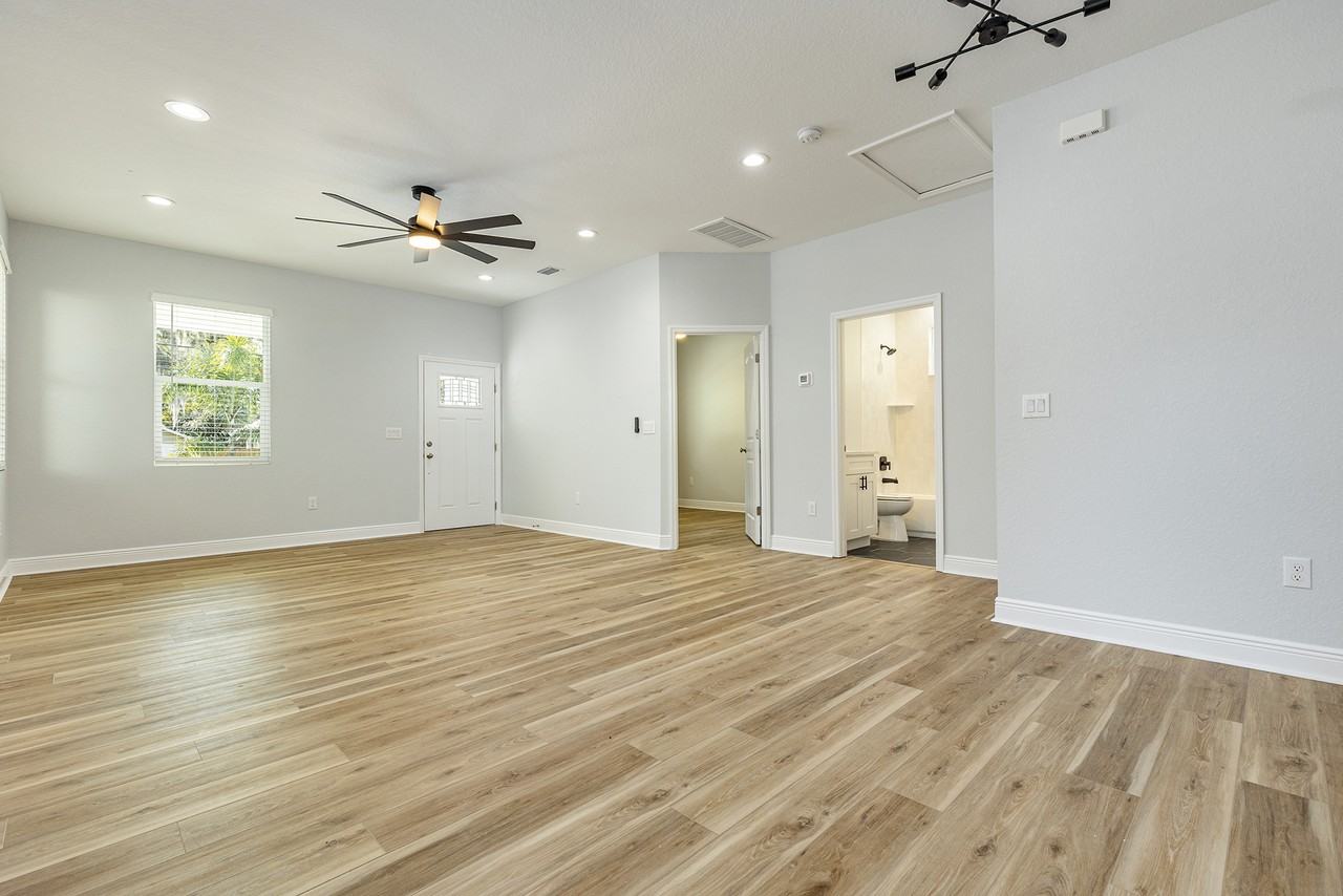 113 W Elm St - Photo 7 of 24