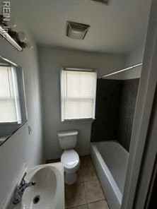 1037 Jackson Ave - Photo 4 of 11