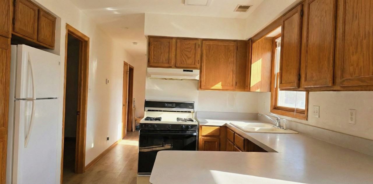 445 W 37th St ##1 - Photo 4 of 16