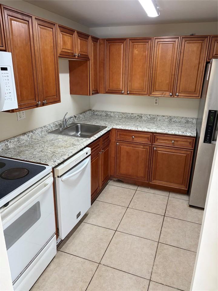 405 Executive Center Dr ##113 - Photo 2 of 8