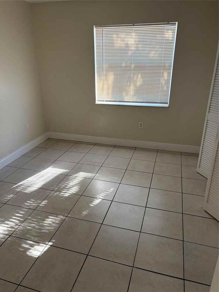 405 Executive Center Dr ##113 - Photo 5 of 8