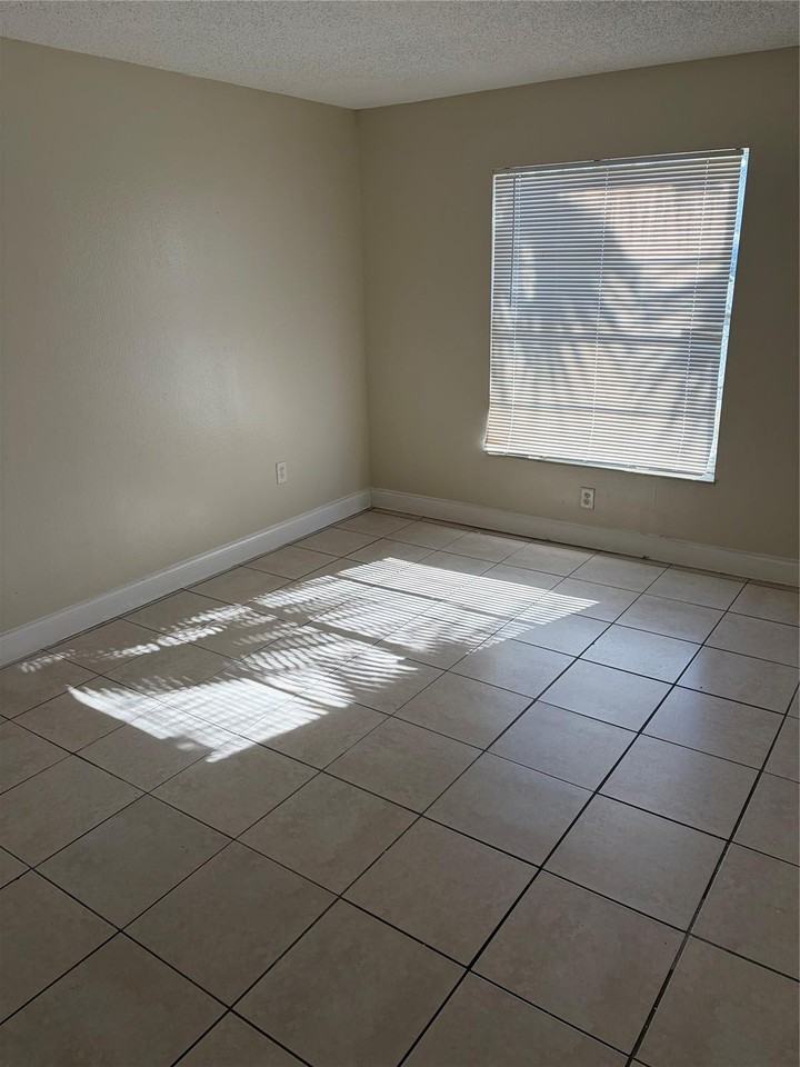 405 Executive Center Dr ##113 - Photo 7 of 8