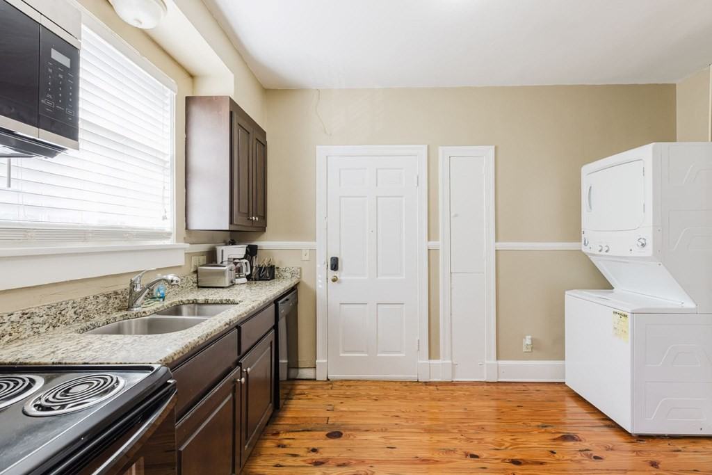 1107 N Madison St - Photo 5 of 20