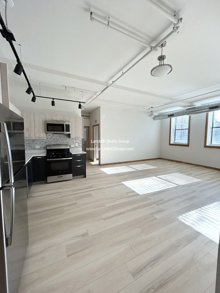 4611 S Ellis Ave #106