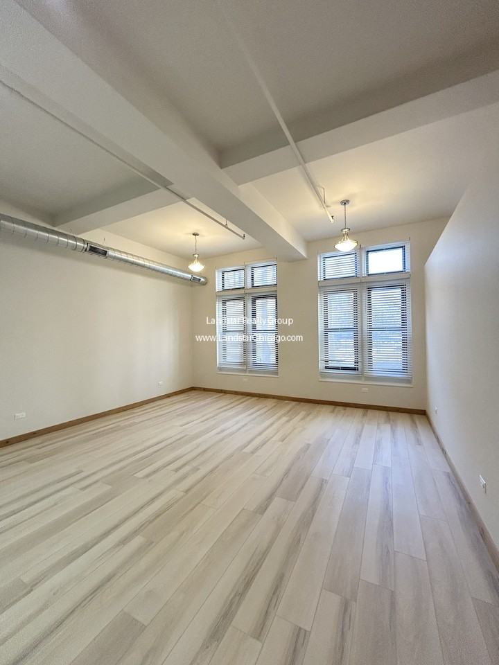 4611 S Ellis Ave #105