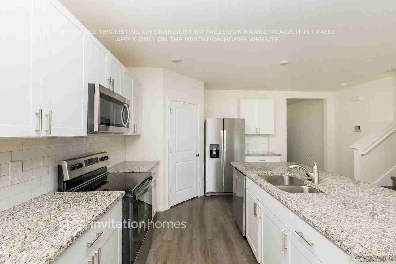 7825 Harbor Moor Dr - Photo 7 of 18