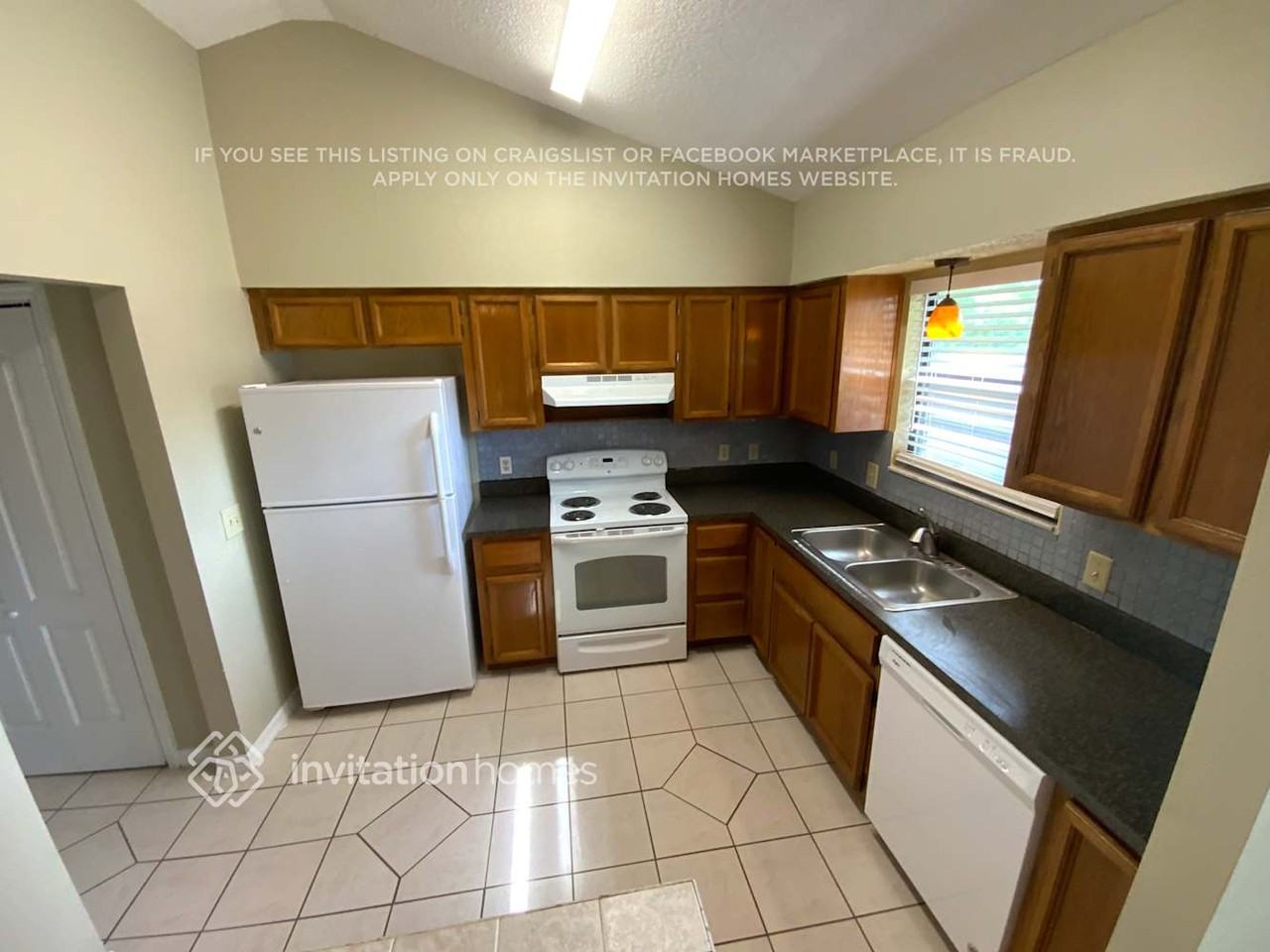 1810 Farm Way - Photo 4 of 12