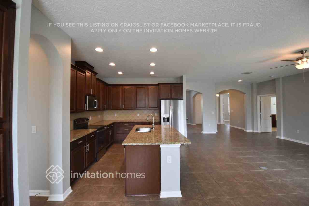 2425 Misty Cove Cir - Photo 4 of 17