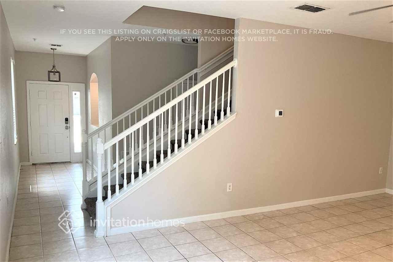 14233 Turning Leaf Dr - Photo 4 of 19