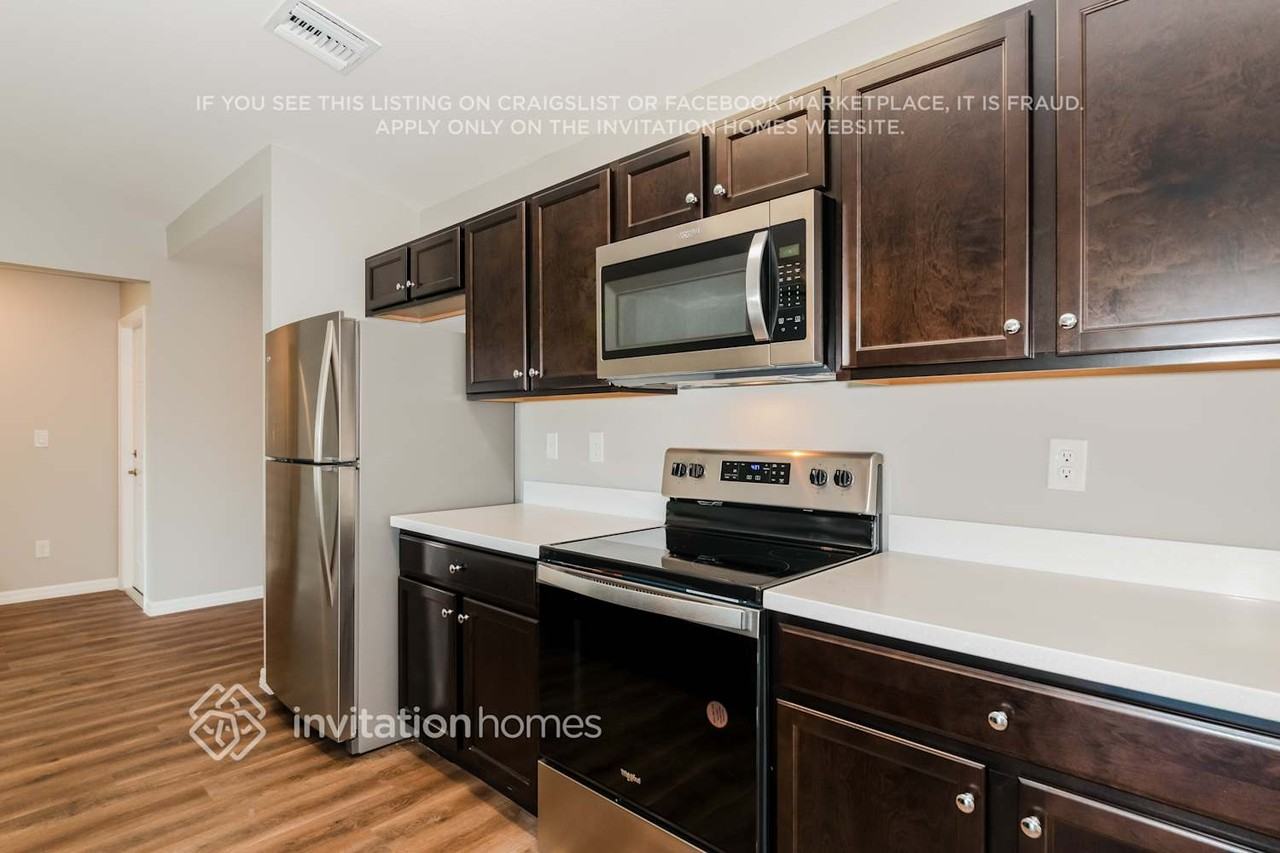 810 Merrimac St Se - Photo 6 of 17