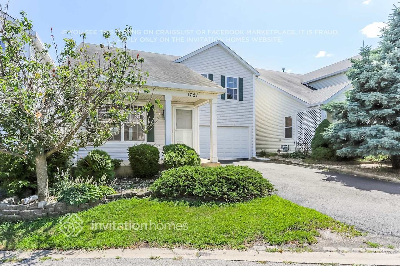 1751 Hickory Park Ln - Photo 2 of 21