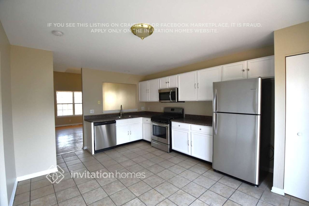 1751 Hickory Park Ln - Photo 6 of 21