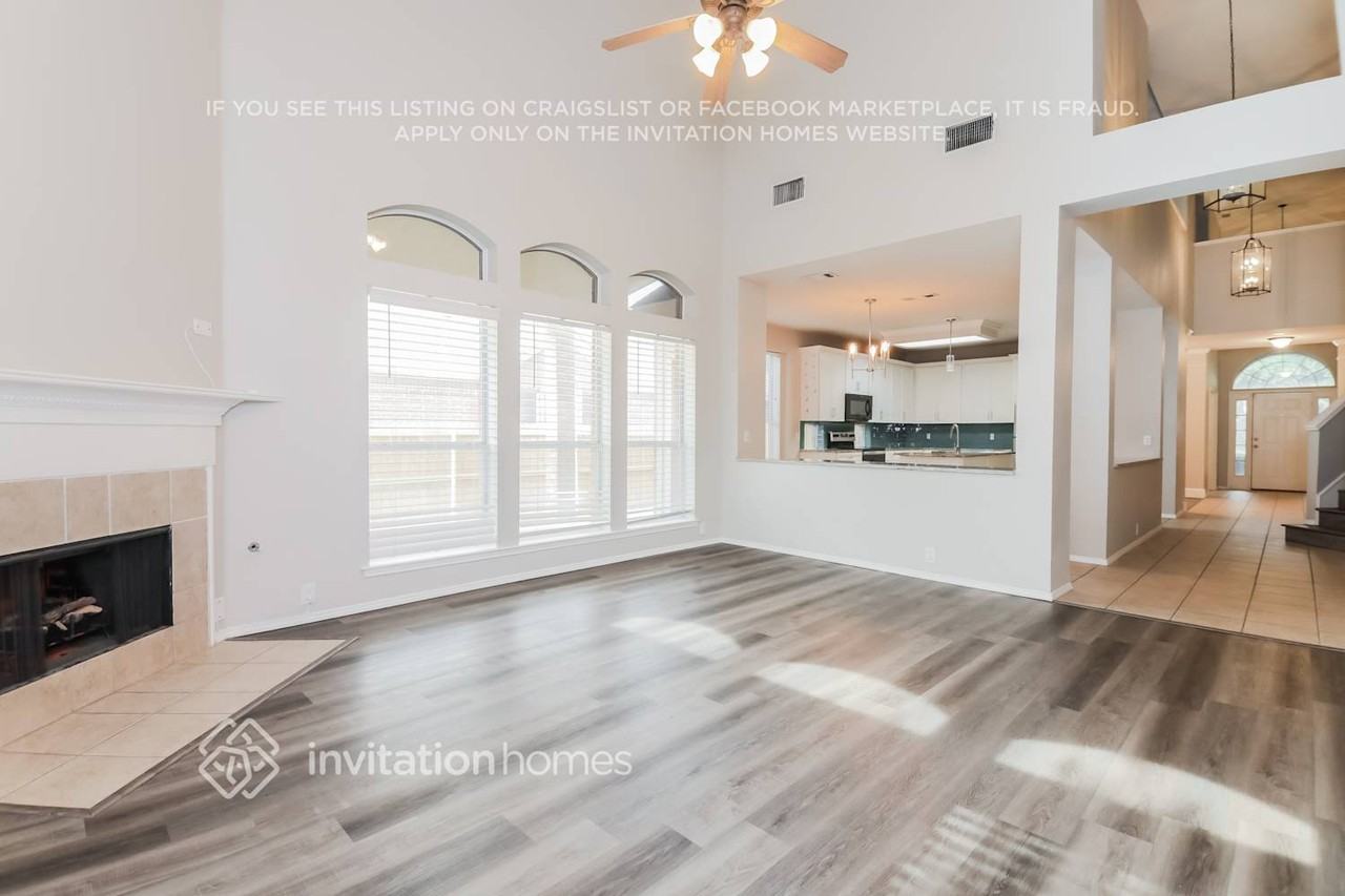 1270 Stanford Dr - Photo 4 of 16