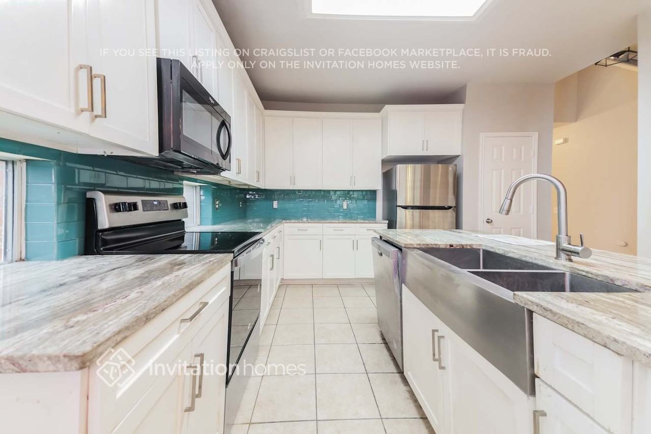 1270 Stanford Dr - Photo 5 of 16