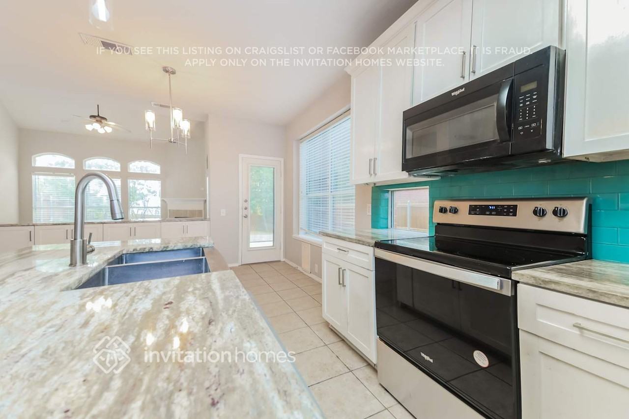 1270 Stanford Dr - Photo 6 of 16