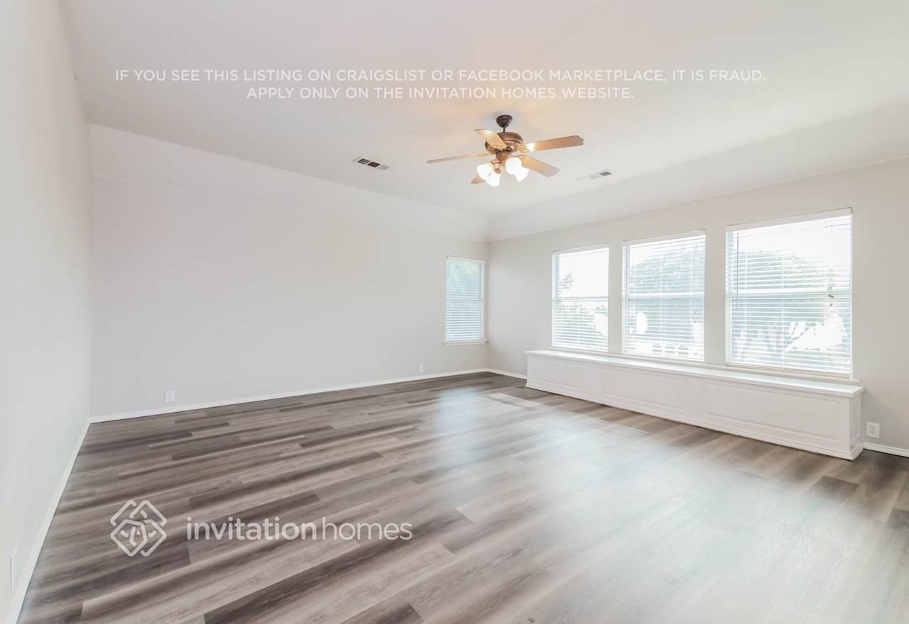 1270 Stanford Dr - Photo 7 of 16