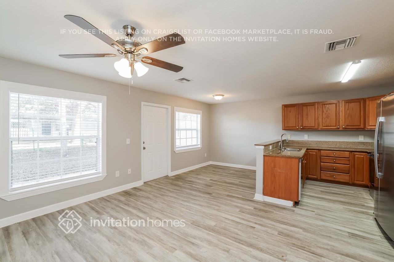 102 Carol Susan Ln - Photo 7 of 18